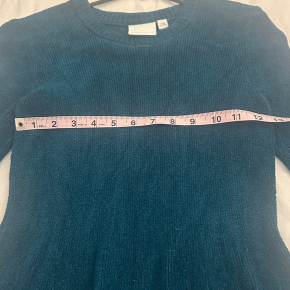 Anthropologie teal long sleeved sweater with ruffled hem. - Picture 6 of 9